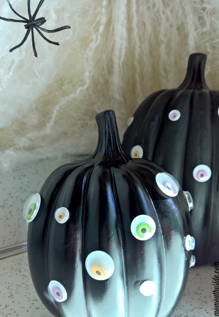 Simple Ways to Decorate for Halloween + Googly Eyed Pumpkins