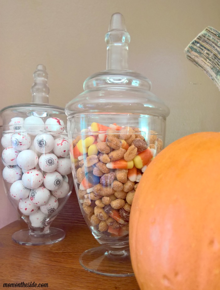 Simple Ways to Decorate for Halloween + Googly Eyed Pumpkins